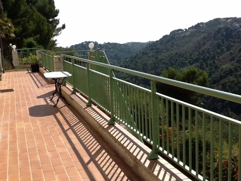 Réalisation de garde corps en inox pour terrasse et escalier à Cannes Alpes-Maritimes06 