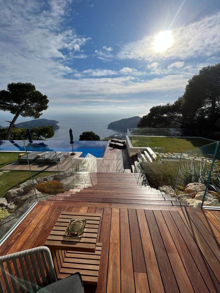 Installation de garde corps en verre à Nice et dans les Alpes-Maritimes